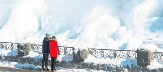 Niagara Şelalesi bir asır sonra dondu