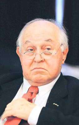 Başkan Yarsuvat toplantıyı terk etti