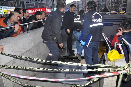 İzmir metrosunda merdiven kazası!