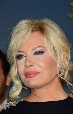 Emel Sayın hastaneye kaldırıldı!