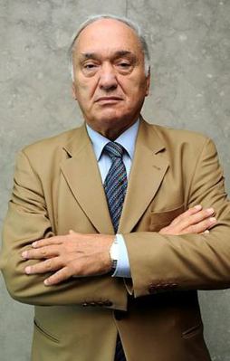 Aziz Yıldırım nereye oturursa otursun...