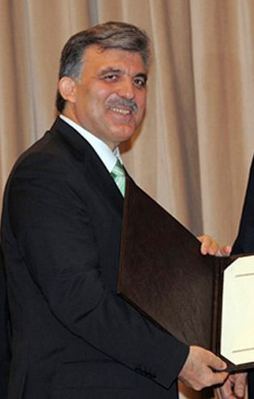 Abdullah Gül'den Yaşar Kemal mesajı!