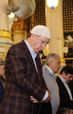 Erdoğan huzurda namaz kıldı