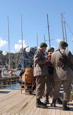 Kaçak iskeleler yıkılıyor