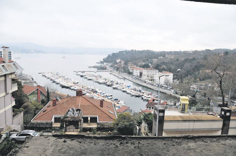 Boğaz manzaralı kümes
