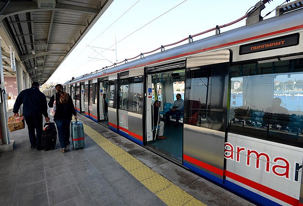 Taksim metrosu raydan çıktı