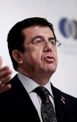 "Dolarla oynayanların elleri yanacak"