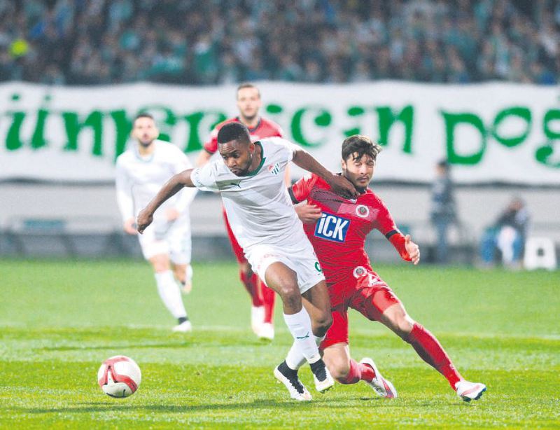 9 sarı, 1 kırmızı, 2 gol ama kazanan yok