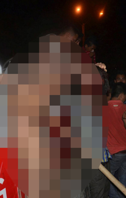 Tecavüzcüyü yakarak öldürdüler