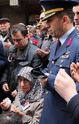 Şehit pilot son yolculuğuna uğurlandı