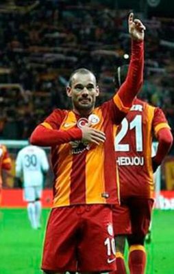 Umut ışığı Sneijder