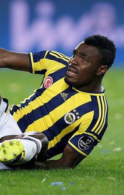 Emenike'ye şok protesto!