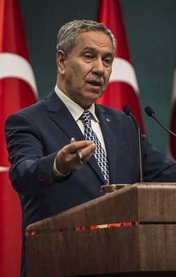 "Çok ama boş konuşan bir kişi"