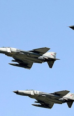 F-4 uçuşları durduruluyor
