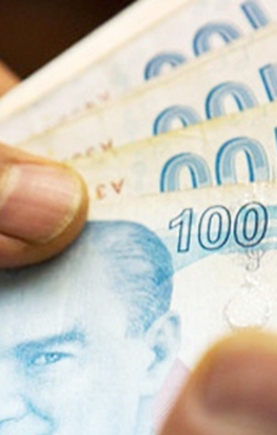 "Valiyim" dedi vekil adayını dolandırdı