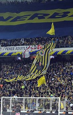 Fenerbahçe'ye derbi öncesi şok ceza!