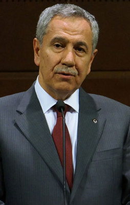 Arınç: CHP'yi neden kapatsınlar! Zaten kapalı