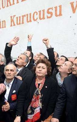 CHP'de toplu istifa depremi