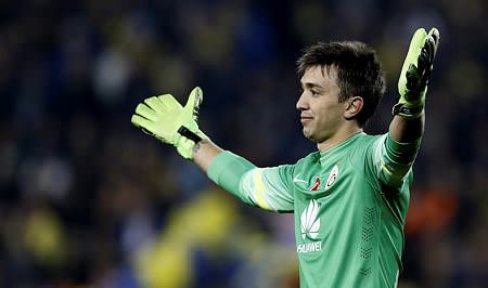 Muslera kendini aştı!