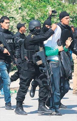 Müzeye kanlı saldırı: 21 ölü