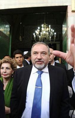 Lieberman'a seçim darbesi