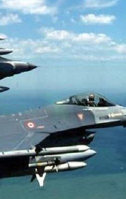 Türk jetlerine Ege'de taciz!
