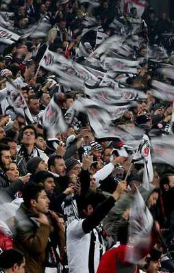 Beşiktaşlı taraftarlardan dev destek!