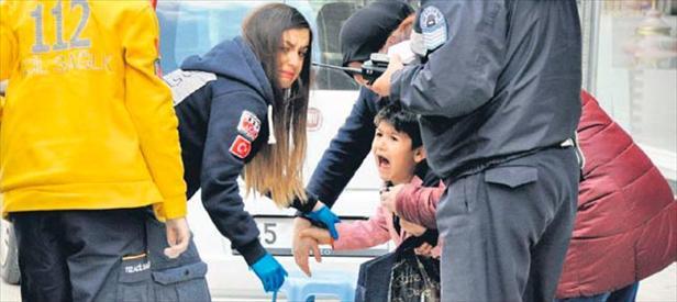 Yaralı çocukla birlikte ağladı