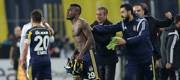 Emenike stadı terk etti