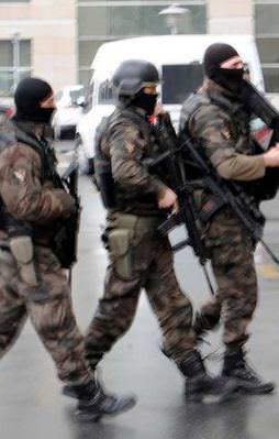 Örgüt adliyeyi basıp savcıyı rehin aldı!