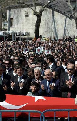 Cenazeye muhalefet liderleri katılmadı