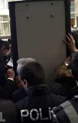 Avukatlar yine adliyeyi karıştırdı!