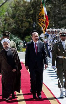 Erdoğan İran'da törenle karşılandı