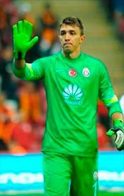 Boyum uzayınca kaleci oldum!