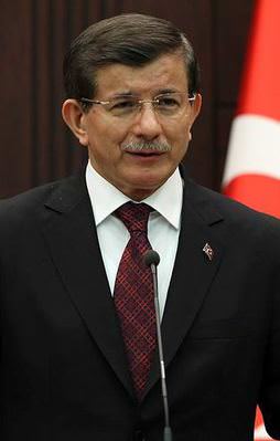 Davutoğlu canlı yayında soruları yanıtladı