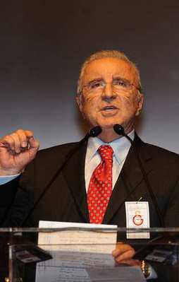 Ünal Aysal aday olmuyor