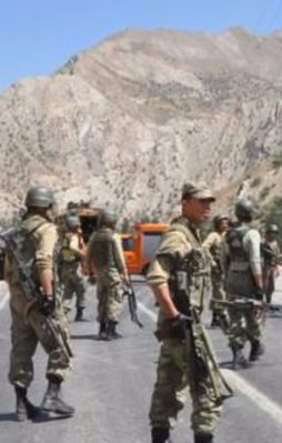 Hakkari'de askere ateş açıldı