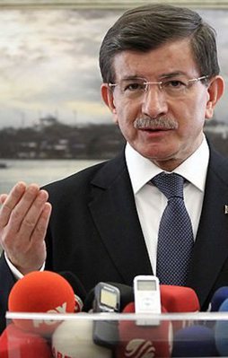 Davutoğlu'ndan Papa'ya sert tepki
