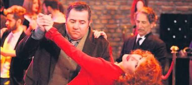 Niyazi’den tango şov