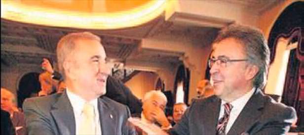 Turgay Kıran'dan Aysal'a çilekli pasta göndermesi