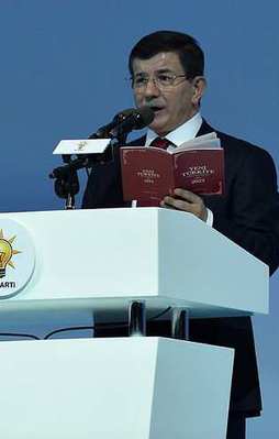 Davutoğlu seçim beyannamesini açıkladı