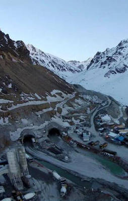 Günde 30 metre ilerliyorlar