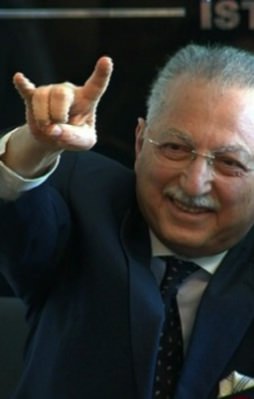 İhsanoğlu 'bozkurt' işaretini yapamadı