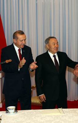 Cumhurbaşkanı Erdoğan'a Dombra sürprizi