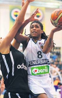 Fener Kartal'ı dağıttı