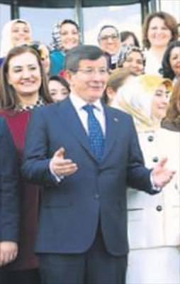 AP Başkanı Schulz Davutoğlu'nu aradı