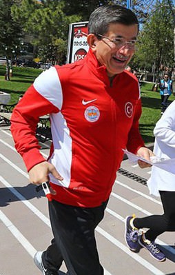 Sağlığını spor yaparak koruyor