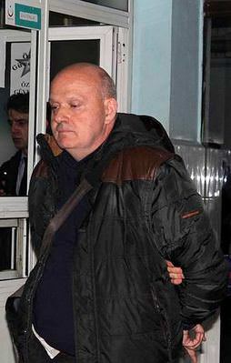 Kendisini imam olarak tanıtmış