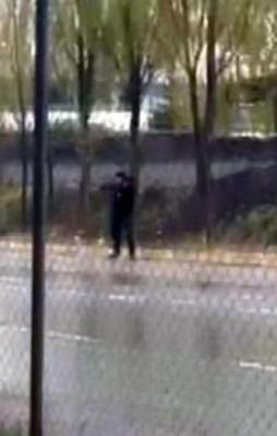 Bunalıma giren güvenlik polise ateş etti