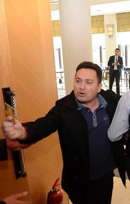 Şovun arkasından 'reklam' çıktı